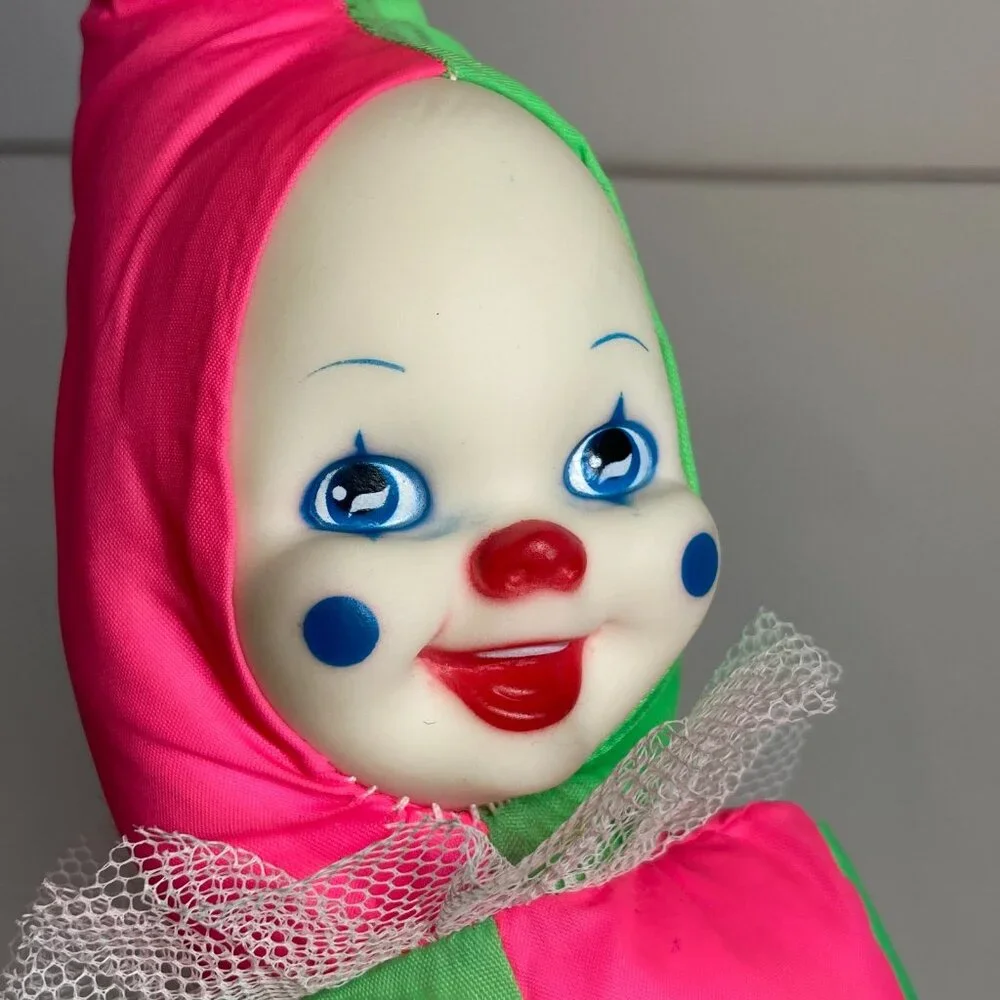 Vintage Rubber Faced Clown Plush Doll Toy Unbranded Red Green White 14" - Picture 13 of 14